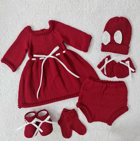 Traje Emperatriz Rojo Cinta Blanca