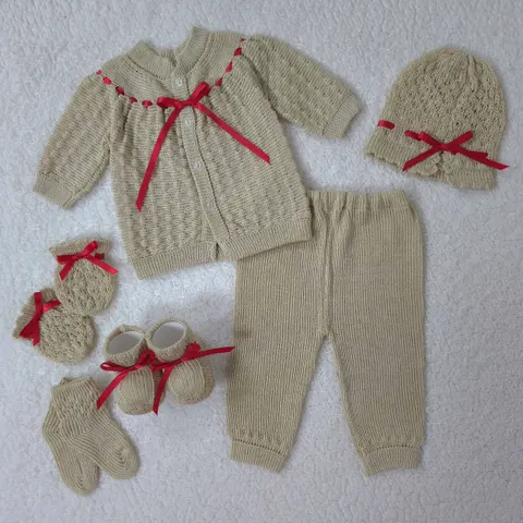 Conjunto Recogido Beige cinta Roja